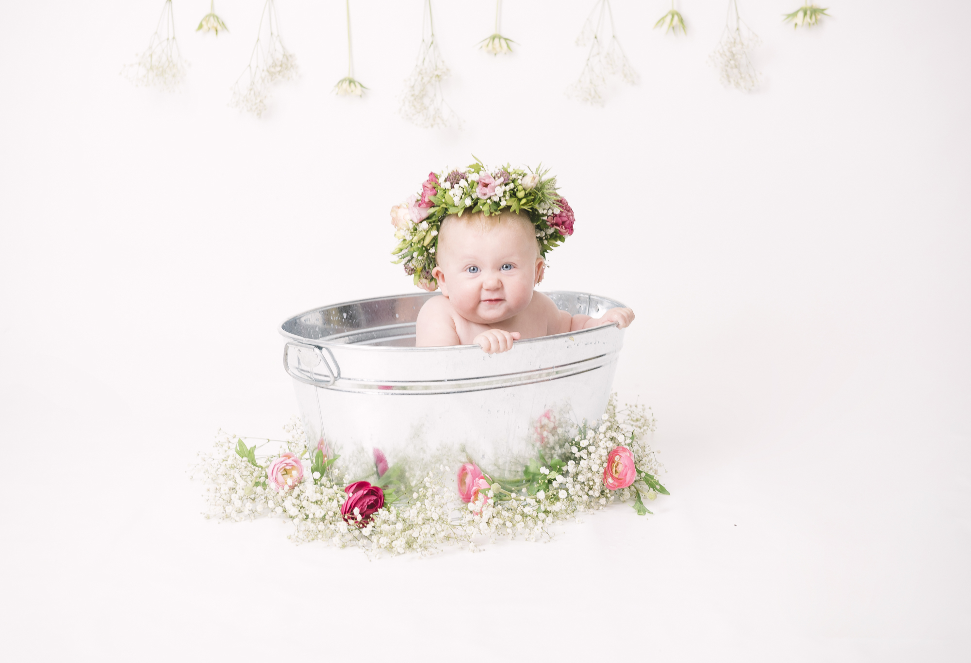 Mjölkbadsfotografering med blomsterkrans